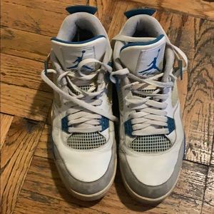 Jordan Military 4s is size 10